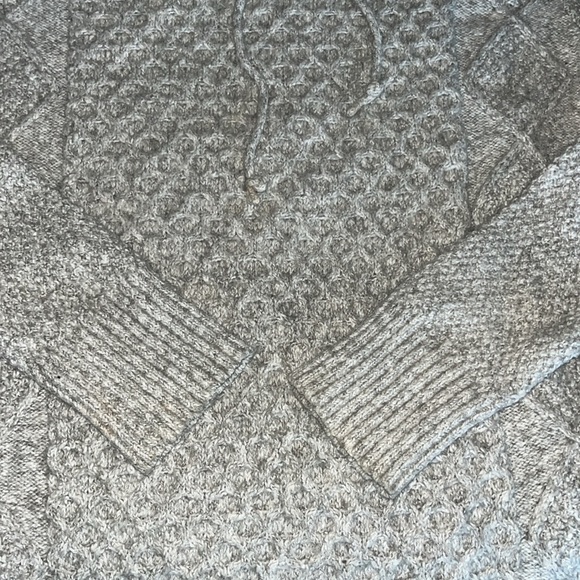 American Eagle sweater- EUC!! $18 - Picture 7 of 8